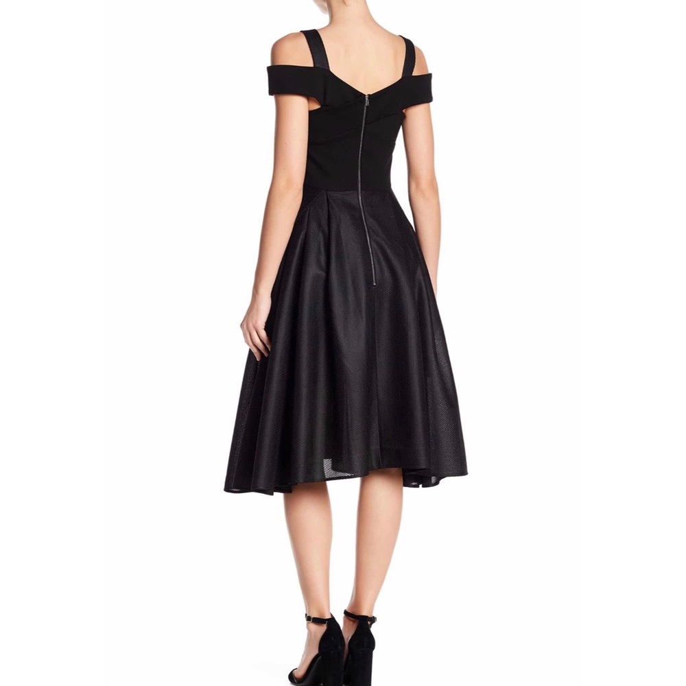Elliatt Verve Cold Shoulder Dress NWOT - Picture 4 of 8